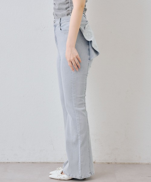 Another Branch olive des olive(アナザーブランチオリーブデオリーブ)の「バックリボンレースフレアーパンツ(デニムパンツ・レディース・その他/スミクロ/ケミカルウォッシュ・SMALL/MEDIUM)」の5枚目の写真