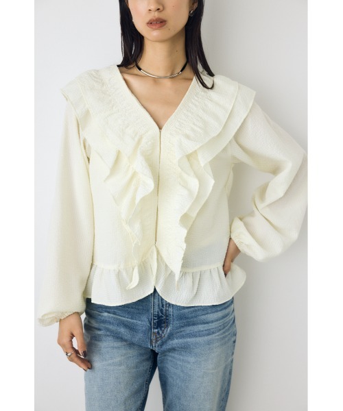 AZUL by moussy(アズールバイマウジー)の「【身長/骨格別着用画像あり】フロントホックラッフルブラウス 春服 秋服 長袖(シャツ/ブラウス・レディース・ブルー/アイボリー/ブラック・FREE)」の11枚目の写真