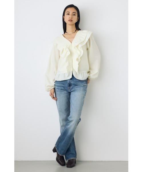AZUL by moussy(アズールバイマウジー)の「【身長/骨格別着用画像あり】フロントホックラッフルブラウス 春服 秋服 長袖(シャツ/ブラウス・レディース・ブルー/アイボリー/ブラック・FREE)」の6枚目の写真