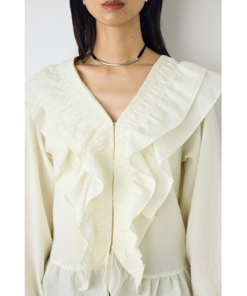 AZUL by moussy(アズールバイマウジー)の「【身長/骨格別着用画像あり】フロントホックラッフルブラウス 春服 秋服 長袖(シャツ/ブラウス・レディース・ブルー/アイボリー/ブラック・FREE)」の7枚目の写真