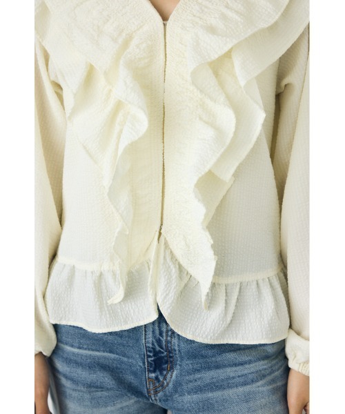 AZUL by moussy(アズールバイマウジー)の「【身長/骨格別着用画像あり】フロントホックラッフルブラウス 春服 秋服 長袖(シャツ/ブラウス・レディース・ブルー/アイボリー/ブラック・FREE)」の8枚目の写真