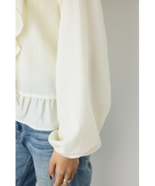 AZUL by moussy(アズールバイマウジー)の「【身長/骨格別着用画像あり】フロントホックラッフルブラウス 春服 秋服 長袖(シャツ/ブラウス・レディース・ブルー/アイボリー/ブラック・FREE)」の9枚目の写真