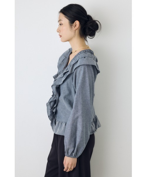 AZUL by moussy(アズールバイマウジー)の「【身長/骨格別着用画像あり】フロントホックラッフルブラウス 春服 秋服 長袖(シャツ/ブラウス・レディース・ブルー/アイボリー/ブラック・FREE)」の19枚目の写真