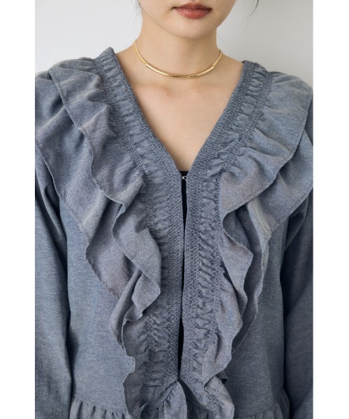 AZUL by moussy(アズールバイマウジー)の「【身長/骨格別着用画像あり】フロントホックラッフルブラウス 春服 秋服 長袖(シャツ/ブラウス・レディース・ブルー/アイボリー/ブラック・FREE)」の13枚目の写真