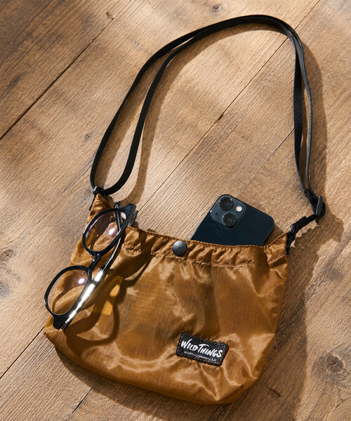 WILD THINGS(ワイルドシングス)の「限定展開 WILD THINGS/ワイルドシングス 別注PACKABLE MINI SHOULDER BAG(ショルダーバッグ・メンズ・チャコールグレー/オリーブ/ベージュ/ブラック・フリ-)」の1枚目の写真