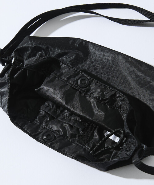 WILD THINGS(ワイルドシングス)の「限定展開 WILD THINGS/ワイルドシングス 別注PACKABLE MINI SHOULDER BAG(ショルダーバッグ・メンズ・チャコールグレー/オリーブ/ベージュ/ブラック・フリ-)」の9枚目の写真
