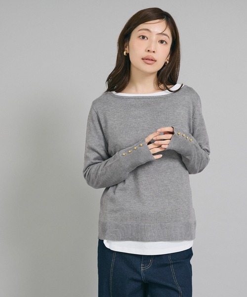 coca(coca)(コカ)の「袖金ボタンボートネックニットトップス【西山茉希様着用】(ニット/セーター・レディース・ダークブラウン/グレー/ブラック/アイボリー・M/L/S)」の6枚目の写真