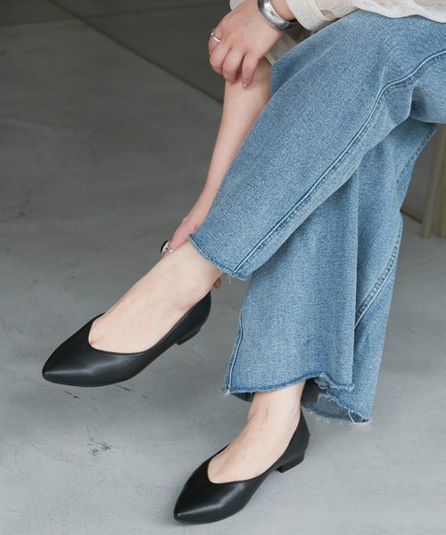 FLAT(フラット)の「《追加/WEB+天神店限定》アーモンドプレーンフラット(その他シューズ・レディース・ブラック系その他/シルバー・25cm/24.5cm/24cm/23.5cm/22cm/21.5/21/23cm/25.5cm/22.5cm)」の1枚目の写真