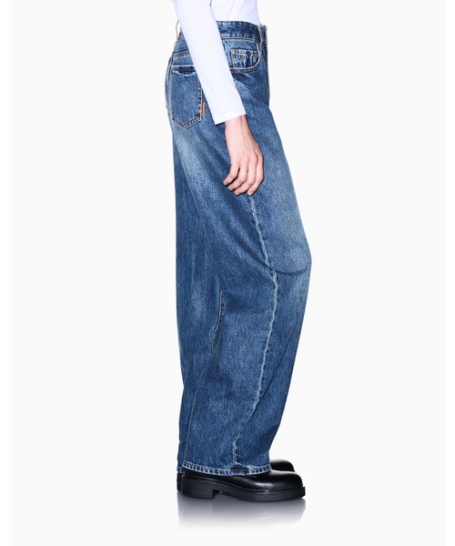 ARMANI EXCHANGE(アルマーニエクスチェンジ)の「【A|X アルマーニ エクスチェンジ】ストーンウォッシュ ヴィンテージブルー デニムパンツ_J38 RELAXED(デニムパンツ・レディース・インディゴブルー・24inch/25inch/26inch/27inch/28inch/29inch/30inch)」の2枚目の写真