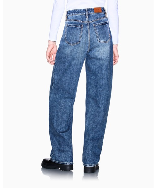 ARMANI EXCHANGE(アルマーニエクスチェンジ)の「【A|X アルマーニ エクスチェンジ】ストーンウォッシュ ヴィンテージブルー デニムパンツ_J38 RELAXED(デニムパンツ・レディース・インディゴブルー・24inch/25inch/26inch/27inch/28inch/29inch/30inch)」の3枚目の写真