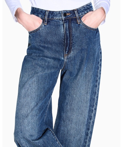 ARMANI EXCHANGE(アルマーニエクスチェンジ)の「【A|X アルマーニ エクスチェンジ】ストーンウォッシュ ヴィンテージブルー デニムパンツ_J38 RELAXED(デニムパンツ・レディース・インディゴブルー・24inch/25inch/26inch/27inch/28inch/29inch/30inch)」の4枚目の写真