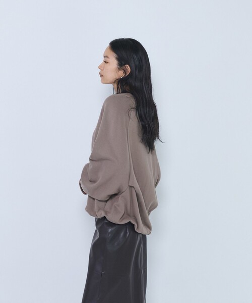 COGTHEBIGSMOKE(コグザビッグスモーク)の「<COGTHEBIGSMOKE /コグ ザ ビッグ スモーク>“OLIVER PUFFY HEM”スウェットトップス(スウェット・レディース・ライトグレー/グレイッシュベージュ・1)」の3枚目の写真