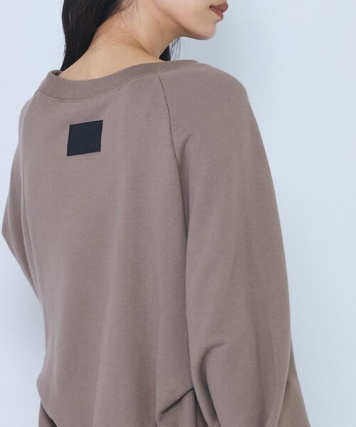 COGTHEBIGSMOKE(コグザビッグスモーク)の「<COGTHEBIGSMOKE /コグ ザ ビッグ スモーク>“OLIVER PUFFY HEM”スウェットトップス(スウェット・レディース・ライトグレー/グレイッシュベージュ・1)」の6枚目の写真