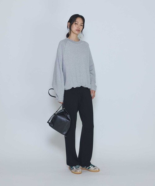 COGTHEBIGSMOKE(コグザビッグスモーク)の「<COGTHEBIGSMOKE /コグ ザ ビッグ スモーク>“OLIVER PUFFY HEM”スウェットトップス(スウェット・レディース・ライトグレー/グレイッシュベージュ・1)」の22枚目の写真