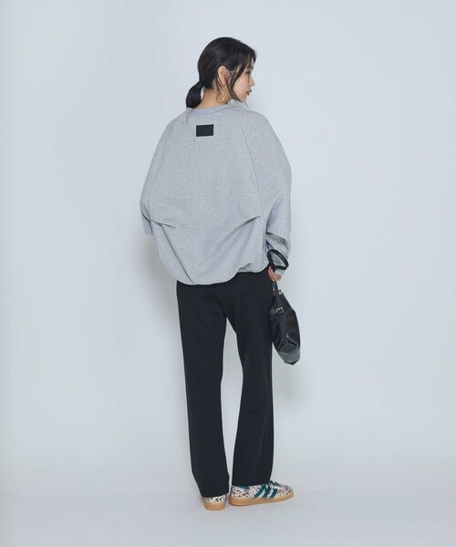 COGTHEBIGSMOKE(コグザビッグスモーク)の「<COGTHEBIGSMOKE /コグ ザ ビッグ スモーク>“OLIVER PUFFY HEM”スウェットトップス(スウェット・レディース・ライトグレー/グレイッシュベージュ・1)」の21枚目の写真