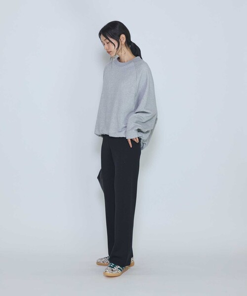 COGTHEBIGSMOKE(コグザビッグスモーク)の「<COGTHEBIGSMOKE /コグ ザ ビッグ スモーク>“OLIVER PUFFY HEM”スウェットトップス(スウェット・レディース・ライトグレー/グレイッシュベージュ・1)」の20枚目の写真