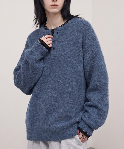 Alfred Alex(アルフレッドアレックス)の「【Alfred Alex】Oversized Henley Rib Knit / オーバーサイズ ヘンリーネックリブニット(ニット/セーター・メンズ・チャコールグレー/グレー/スミクロ/ダークブラウン/ブルー系/ワインレッド・M/L)」の5枚目の写真