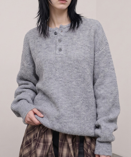 Alfred Alex(アルフレッドアレックス)の「【Alfred Alex】Oversized Henley Rib Knit / オーバーサイズ ヘンリーネックリブニット(ニット/セーター・メンズ・チャコールグレー/グレー/スミクロ/ダークブラウン/ブルー系/ワインレッド・M/L)」の22枚目の写真