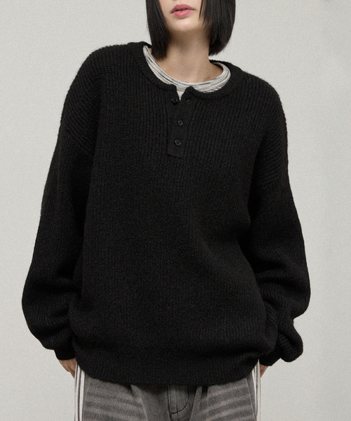 Alfred Alex(アルフレッドアレックス)の「【Alfred Alex】Oversized Henley Rib Knit / オーバーサイズ ヘンリーネックリブニット(ニット/セーター・メンズ・チャコールグレー/グレー/スミクロ/ダークブラウン/ブルー系/ワインレッド・M/L)」の9枚目の写真