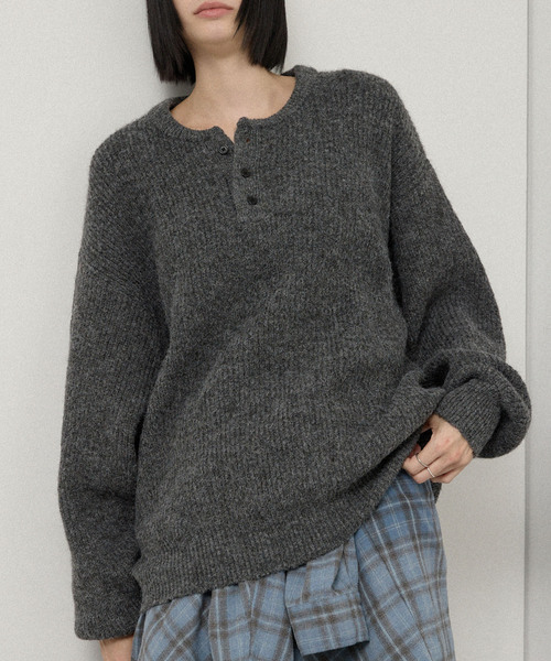 Alfred Alex(アルフレッドアレックス)の「【Alfred Alex】Oversized Henley Rib Knit / オーバーサイズ ヘンリーネックリブニット(ニット/セーター・メンズ・チャコールグレー/グレー/スミクロ/ダークブラウン/ブルー系/ワインレッド・M/L)」の14枚目の写真