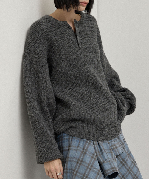 Alfred Alex(アルフレッドアレックス)の「【Alfred Alex】Oversized Henley Rib Knit / オーバーサイズ ヘンリーネックリブニット(ニット/セーター・メンズ・チャコールグレー/グレー/スミクロ/ダークブラウン/ブルー系/ワインレッド・M/L)」の15枚目の写真