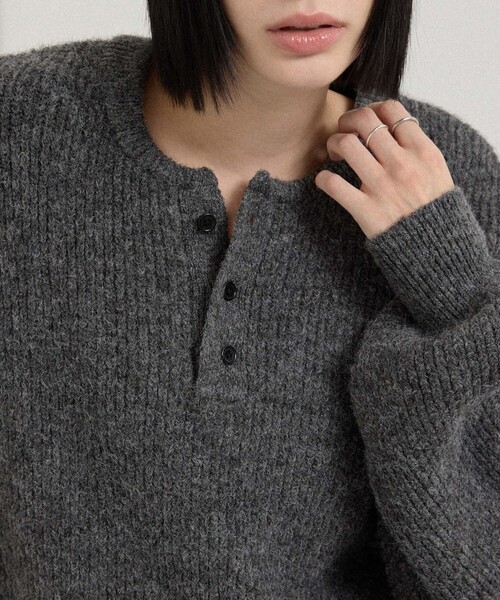 Alfred Alex(アルフレッドアレックス)の「【Alfred Alex】Oversized Henley Rib Knit / オーバーサイズ ヘンリーネックリブニット(ニット/セーター・メンズ・チャコールグレー/グレー/スミクロ/ダークブラウン/ブルー系/ワインレッド・M/L)」の18枚目の写真