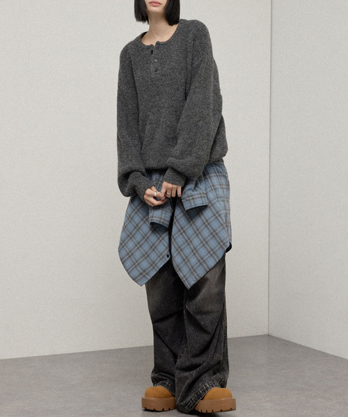 Alfred Alex(アルフレッドアレックス)の「【Alfred Alex】Oversized Henley Rib Knit / オーバーサイズ ヘンリーネックリブニット(ニット/セーター・メンズ・チャコールグレー/グレー/スミクロ/ダークブラウン/ブルー系/ワインレッド・M/L)」の19枚目の写真