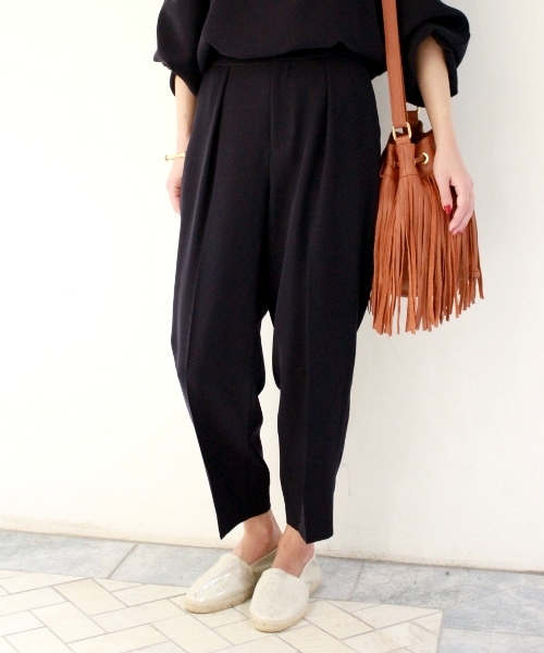 Spick & Span(スピックアンドスパン)の「≪追加≫【CLASSY.×Spick & Spanコラボ】ダブルサテン SET UP◆(その他パンツ・レディース・ホワイト/ネイビー/ナチュラル・38/36)」の17枚目の写真