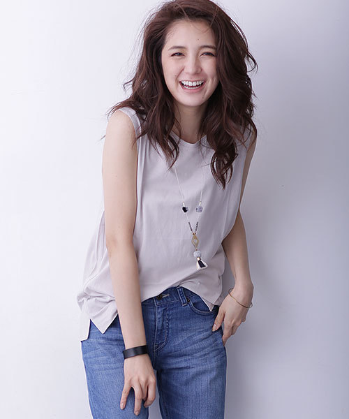 NANO universe（ナノユニバース）の「ベーシックノースリTee（Tシャツ/カットソー・レディース・オフホワイト/クリーム/ラベンダー/チャコール/ライトカーキ/ライトグレー・36/38）」の3枚目の写真