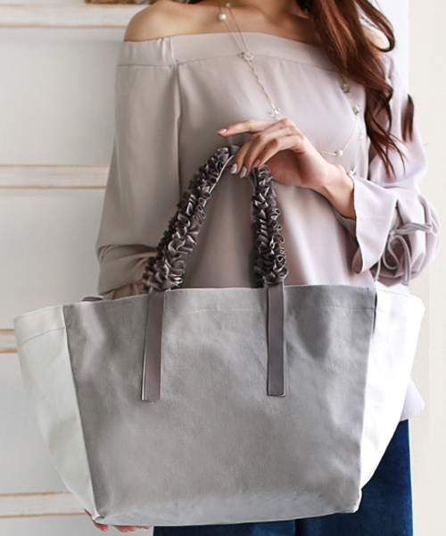 REAL CUBE(リアルキューブ)の「REAL CUBE グログランリボンフリルハンドルトートバッグ【Lサイズ】 ショルダーストラップ付(トートバッグ・レディース・ネイビー/マスタード/オフホワイト/グレー/ブラック/カーキ/グレー系その他/ブルー系その他/ベージュ系その他・L)」の4枚目の写真