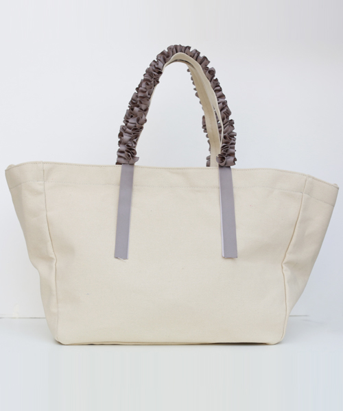 REAL CUBE(リアルキューブ)の「REAL CUBE グログランリボンフリルハンドルトートバッグ【Lサイズ】 ショルダーストラップ付(トートバッグ・レディース・ネイビー/マスタード/オフホワイト/グレー/ブラック/カーキ/グレー系その他/ブルー系その他/ベージュ系その他・L)」の10枚目の写真