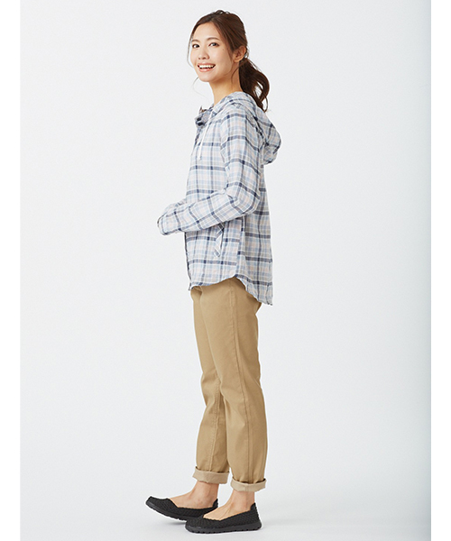 Live in comfort（リブインコンフォート）の「リブ　イン　コンフォート　くしゅくしゅ素材が軽やかな　ＵＶカットシャツパーカー　（パーカー・レディース・ライトブルー/レッド系その他・XX-LARGE/MEDIUM/SMALL/S/LARGE/L/M/XXL/XL/X-LARGE）」の11枚目の写真