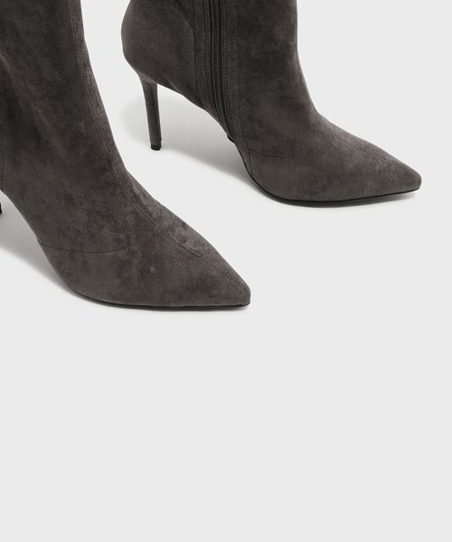 CHARLES & KEITH(チャールズ & キース)の「テクスチャードカフブーツスティレット / TEXTURED CALF BOOT STILETTOS(ブーツ・レディース・ネイビー/ブラック/グレー・22.5cm/23.5cm/23cm/24.5cm/25.5cm/25cm)」の13枚目の写真