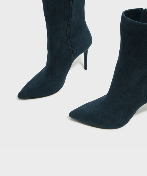 CHARLES & KEITH(チャールズ & キース)の「テクスチャードカフブーツスティレット / TEXTURED CALF BOOT STILETTOS(ブーツ・レディース・ネイビー/ブラック/グレー・22.5cm/23.5cm/23cm/24.5cm/25.5cm/25cm)」の7枚目の写真