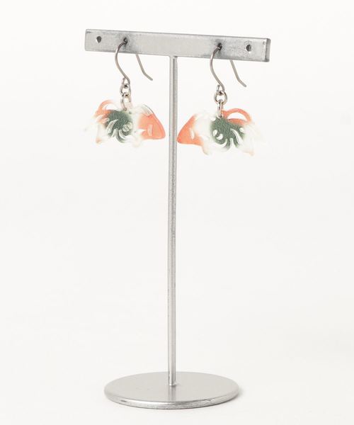 カヤ（カヤ）の「【カヤ】琉金ピアス（ピアス（両耳用）・レディース・ホワイト×レッド/ホワイト×ブラック・FREE）」の2枚目の写真