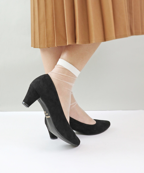 MODE KAORI(モードカオリ)の「撥水レザーポインテッドトゥパンプス(パンプス・レディース・ブラック/パープル/ピンク系その他/グレイッシュベージュ・22cm/22.5cm/23cm/23.5cm/24cm/24.5cm/25cm)」の10枚目の写真