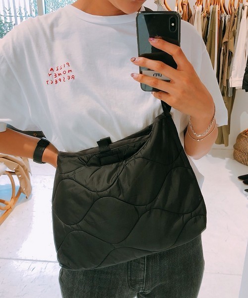 TODAYFUL（トゥデイフル）の「キルティングナイロンサコッシュ（ショルダーバッグ・レディース・ホワイト/ブラック/カーキ・FREE）」の10枚目の写真