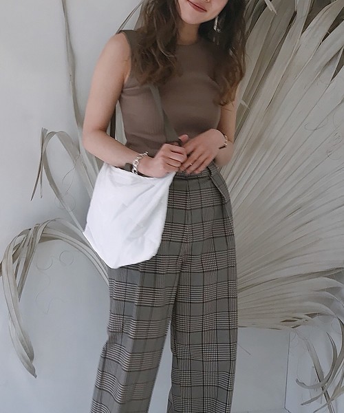 TODAYFUL（トゥデイフル）の「キルティングナイロンサコッシュ（ショルダーバッグ・レディース・ホワイト/ブラック/カーキ・FREE）」の15枚目の写真