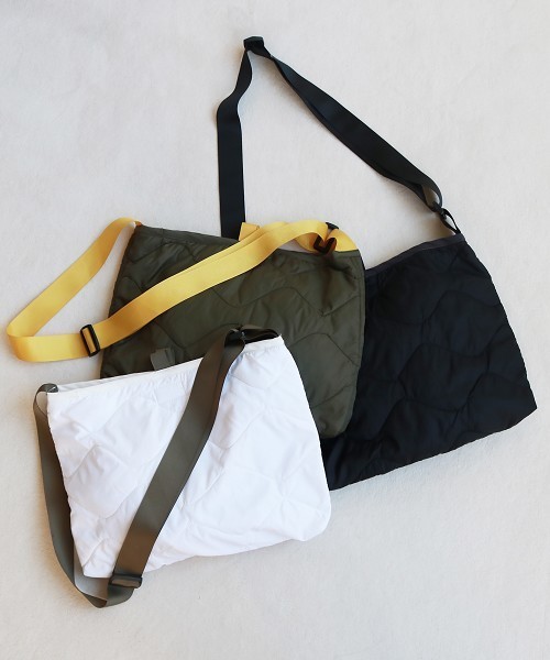 TODAYFUL（トゥデイフル）の「キルティングナイロンサコッシュ（ショルダーバッグ・レディース・ホワイト/ブラック/カーキ・FREE）」の5枚目の写真