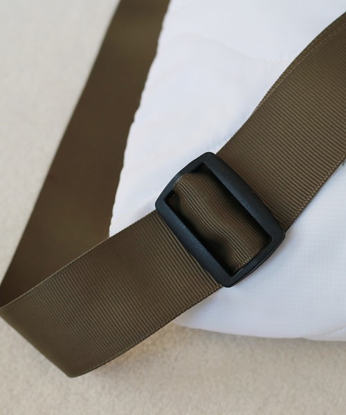 TODAYFUL（トゥデイフル）の「キルティングナイロンサコッシュ（ショルダーバッグ・レディース・ホワイト/ブラック/カーキ・FREE）」の11枚目の写真