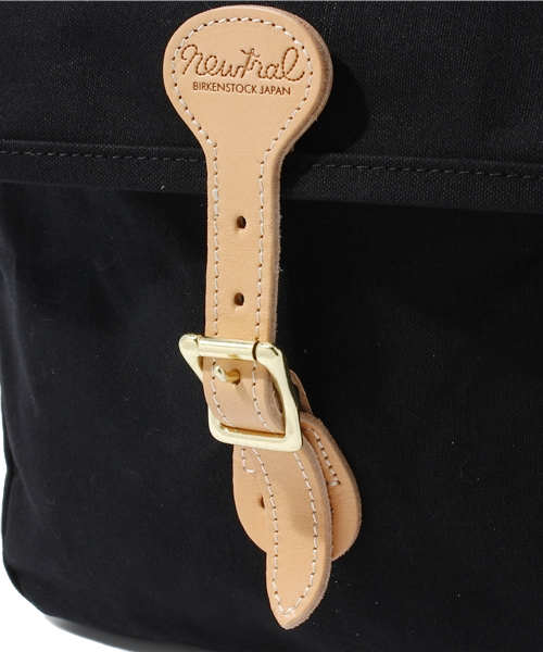 BIRKENSTOCK（ビルケンシュトック）の「NEUTRAL/ニュートラル　ユーティリティバッグ ブラック×ネイビードット（バックパック/リュック・メンズ・ブラック・FREE）」の6枚目の写真