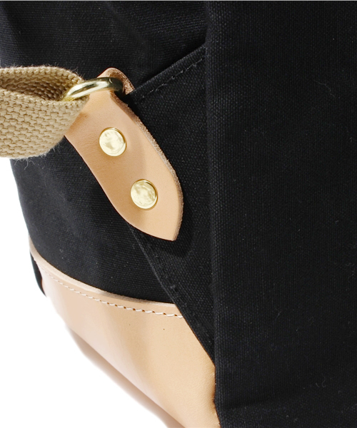 BIRKENSTOCK（ビルケンシュトック）の「NEUTRAL/ニュートラル　ユーティリティバッグ ブラック×ネイビードット（バックパック/リュック・メンズ・ブラック・FREE）」の9枚目の写真