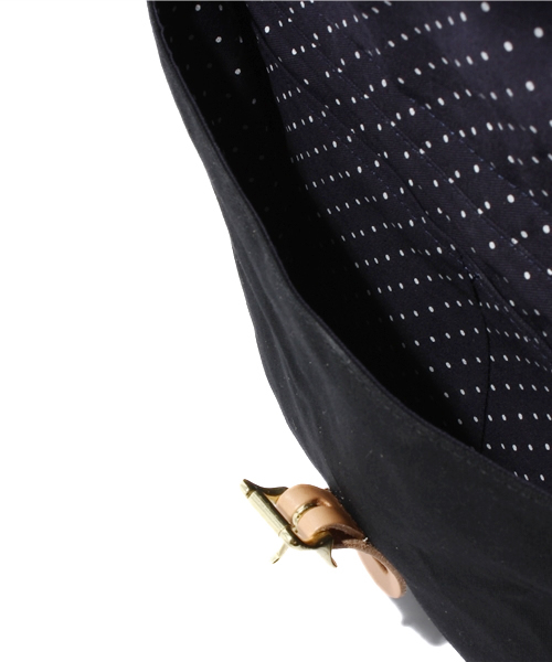 BIRKENSTOCK（ビルケンシュトック）の「NEUTRAL/ニュートラル　ユーティリティバッグ ブラック×ネイビードット（バックパック/リュック・メンズ・ブラック・FREE）」の11枚目の写真