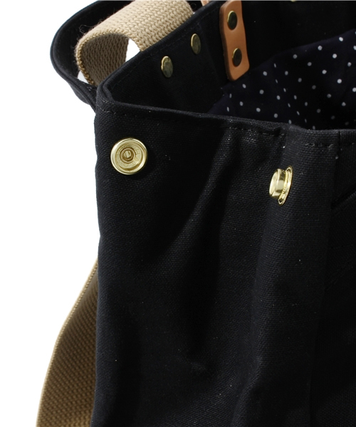 BIRKENSTOCK（ビルケンシュトック）の「NEUTRAL/ニュートラル　ユーティリティバッグ ブラック×ネイビードット（バックパック/リュック・メンズ・ブラック・FREE）」の13枚目の写真