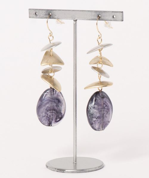 NATURAL BEAUTY BASIC(ナチュラルビューティーベーシック)の「アンティークメッキドロップピアス(ピアス(両耳用)・レディース・ネイビー/オフホワイト・フリ-)」の2枚目の写真