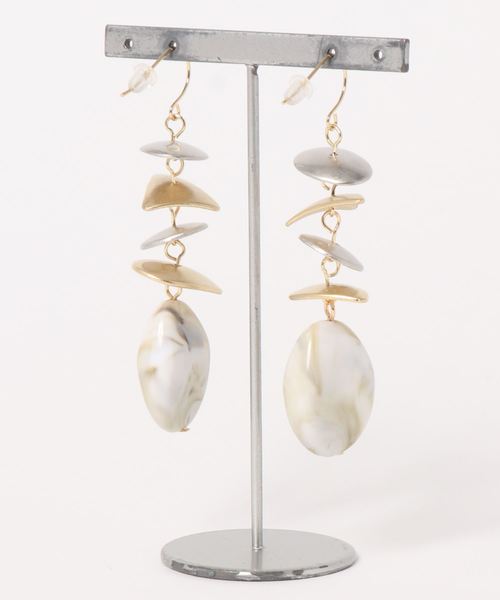 NATURAL BEAUTY BASIC(ナチュラルビューティーベーシック)の「アンティークメッキドロップピアス(ピアス(両耳用)・レディース・ネイビー/オフホワイト・フリ-)」の3枚目の写真