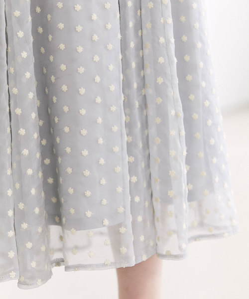 &. NOSTALGIA（アンドドットノスタルジア）の「《高田麻紀子さん着用》フラワー刺繍楊柳フレアスカート（スカート・レディース・ブラック/グレー系その他・FREE）」の4枚目の写真