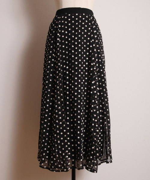 &. NOSTALGIA（アンドドットノスタルジア）の「《高田麻紀子さん着用》フラワー刺繍楊柳フレアスカート（スカート・レディース・ブラック/グレー系その他・FREE）」の7枚目の写真