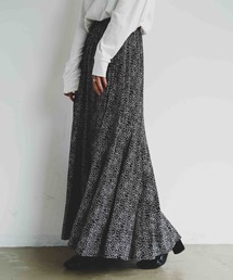 INTER FACTORY�@WOMENS�i�C���^�[�t�@�N�g���[�j�́uINTER FACTORY �t���A�����O�X�J�[�g�i�X�J�[�g�j�v