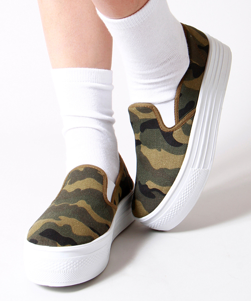 WEGO（ウィゴー）の「WEGO/厚底スリッポン（スニーカー・レディース・ホワイト/ブラック/カモフラージュ/ブラック系その他/その他2・24.5cm/23.5cm）」の4枚目の写真